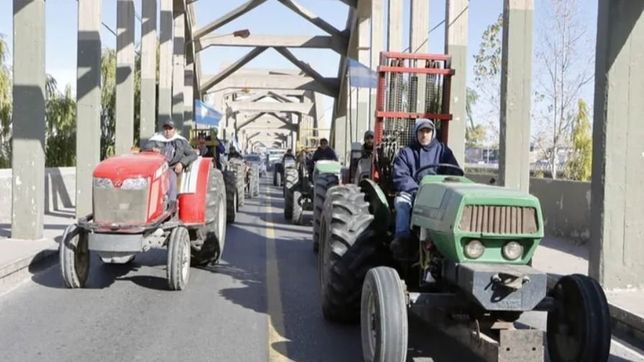 carreras tuvo su tractorazo: fuerte reclamo de autoconvocados del alto valle