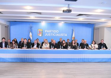 El Congreso Nacional del peronismo sesionó en unidad en la histórica sede la calle Matheu pero evitó definiciones de fondo.