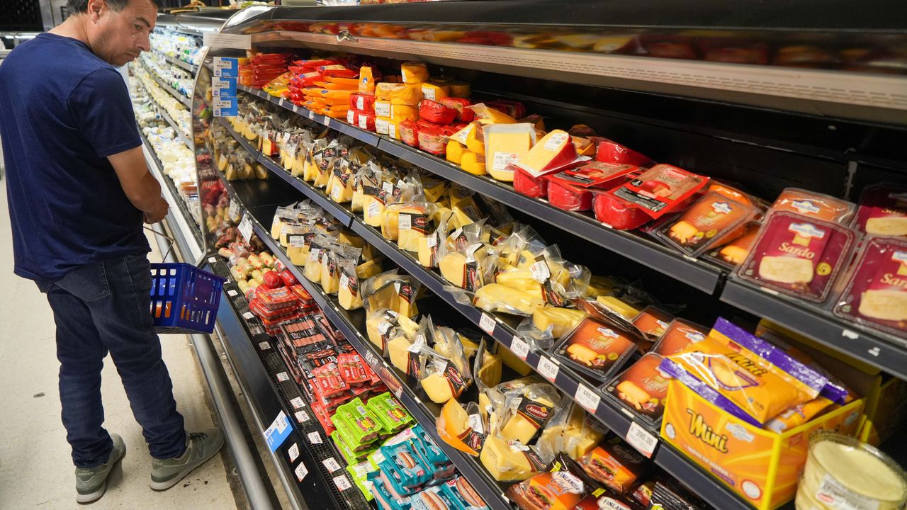 No baja, sube: la inflación de febrero fue de 6,6% y la interanual llegó a 102,5