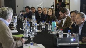 Provincia acéfala: Vidal también mudó la reunión de gabinete a la Ciudad
