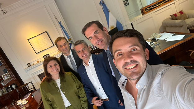 Martín Arjol será el primer radical con peluca que proyectará a su espacio a la arena electoral.&nbsp;