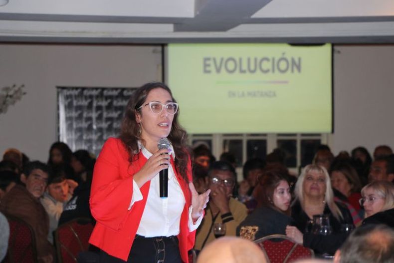 Josefina Mendoza.