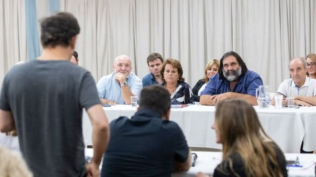 kicillof da un gesto a docentes sumando a quienes no pudieron tomar cargos