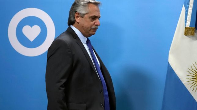 el borroso mundo de fernandez, entre la soledad y la maldita deuda