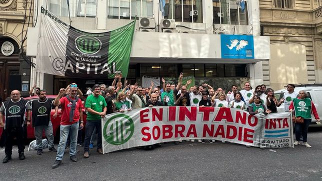 Trabajadores resisten el plan de ajuste de Federico Sturzenegger en el INTA.