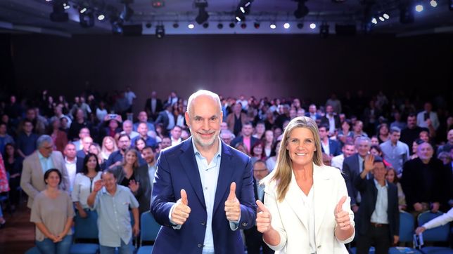 Horacio Rodríguez Larreta y Cynthia Hotton bendecidos por pastoras y pastores evangélicos