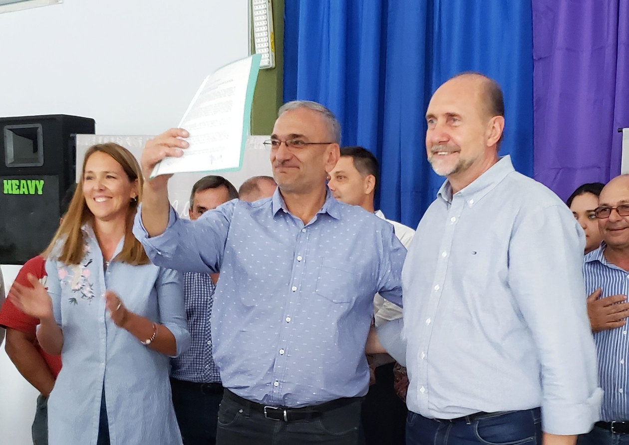 El senador Alcides Calvo con el exgobernador Omar Perotti. Banca la reelección de Maximiliano Pullaro.