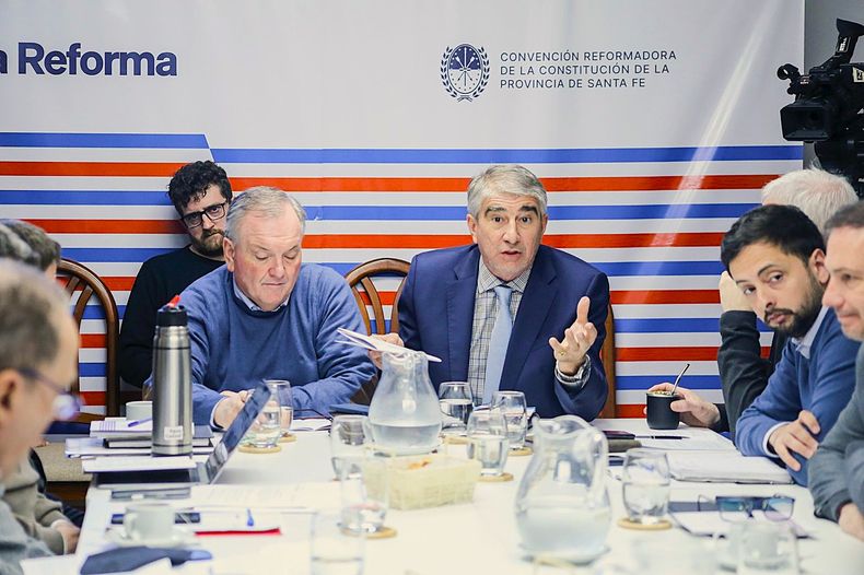 Diario de la Convención de Santa Fe, día 24: con cambio de reglamento, se define la reelección de Pullaro