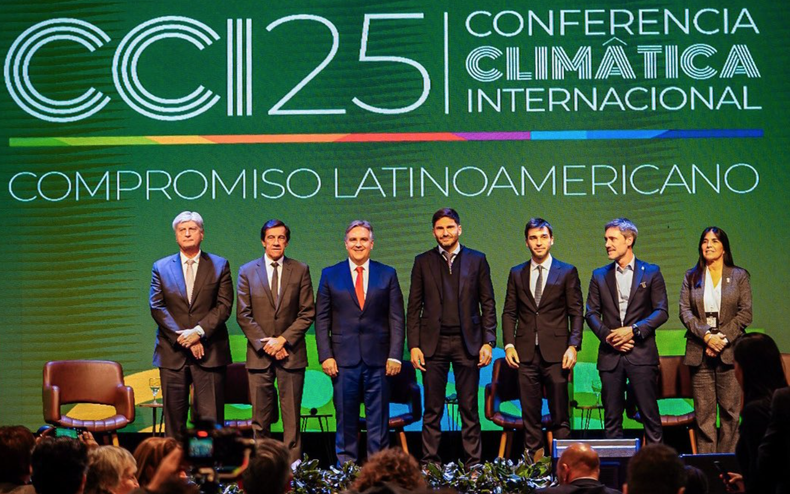 Gobernadores firmantes del Compromiso Regional.