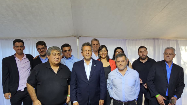 Sergio Massa y buena parte de la UCR de Río Negro en Cipolletti.