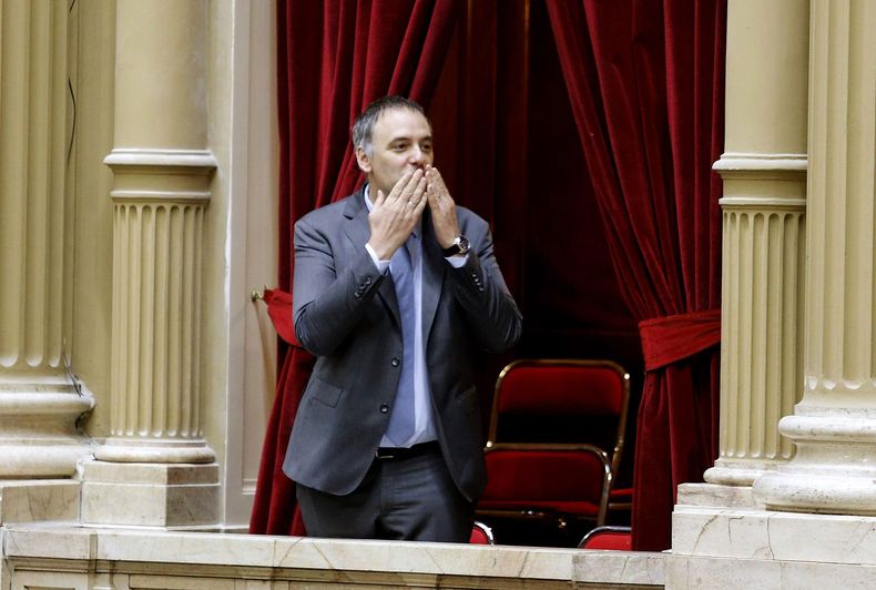Encuesta: el 70% cree que Manuel Adorni debería renunciar