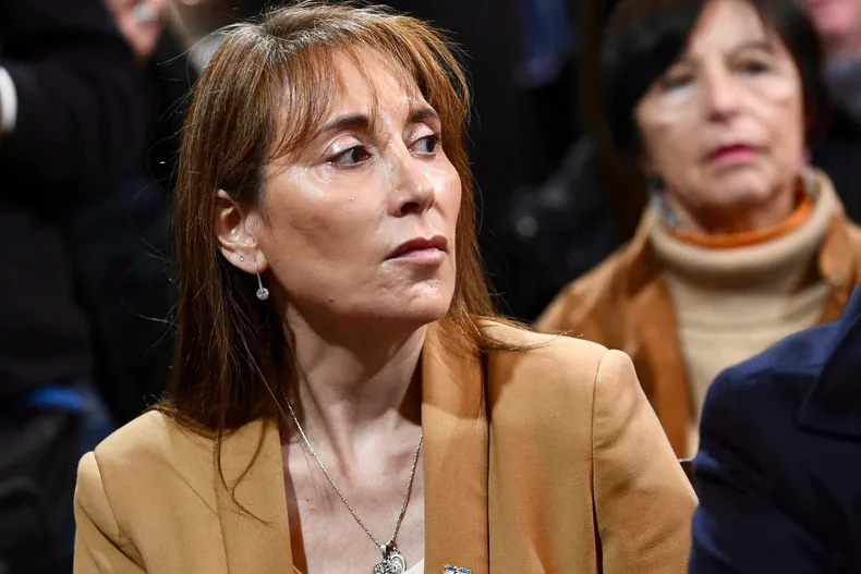 La senadora Cristina López sostuvo que la discusión excede una operación inmobiliaria.