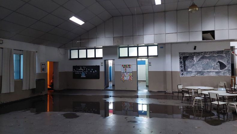 El Ministerio de Educación constató la situación de todos los colegios y garantizó un normal inicio del ciclo lectivo, pese a los daños. El Ministerio de Educación constató la situación de todos los colegios y garantizó un normal inicio del ciclo lectivo, pese a los daños.