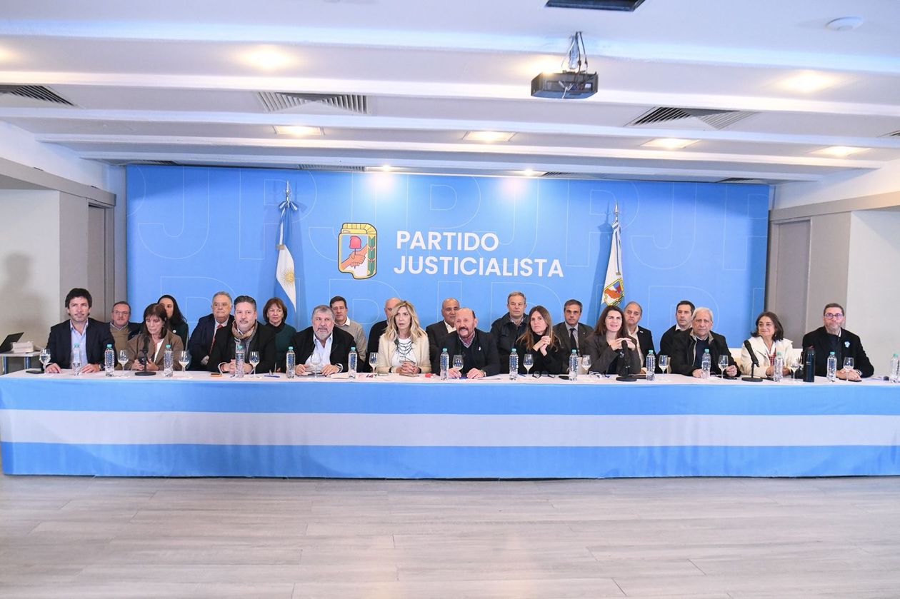 El Congreso Nacional del peronismo sesionó en unidad en la histórica sede la calle Matheu pero evitó definiciones de fondo.