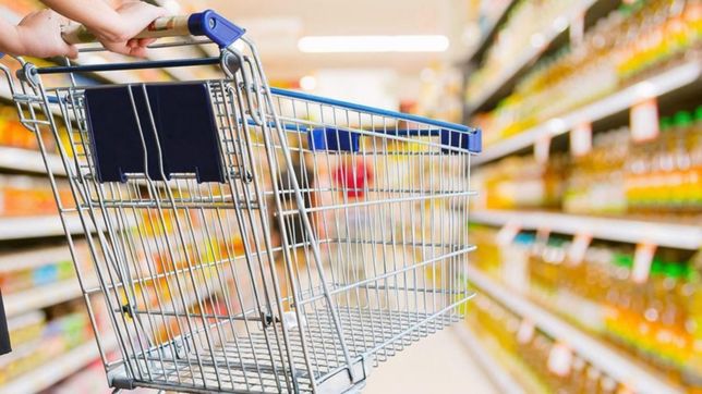 el consumo sigue grogui: derrumbe en supermercados y shoppings en mayo