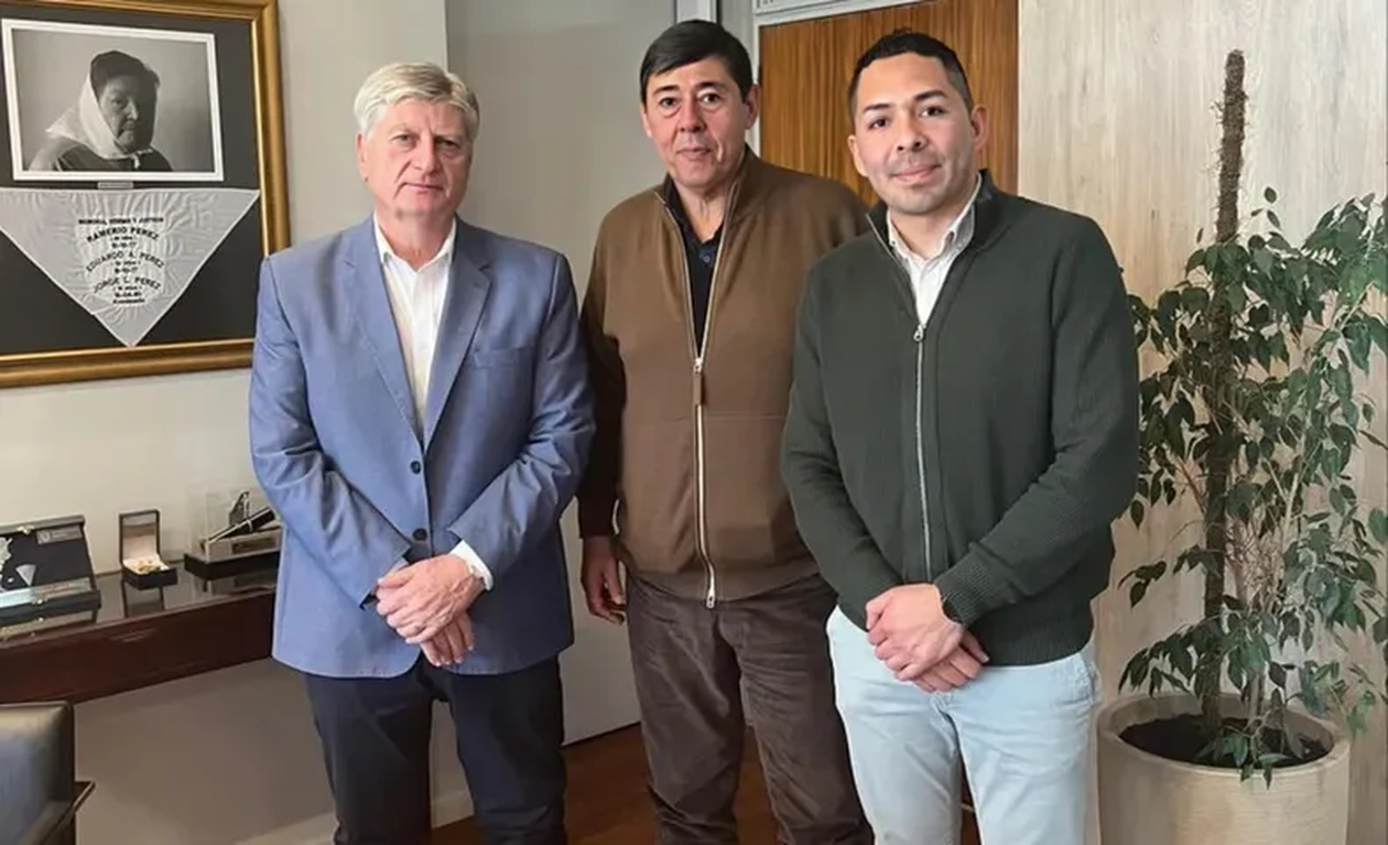El gobernador de La Pampa Sergio Ziliotto junto al sindicalista Marcelo Rucci y el intendente de 25 de Mayo, Leonel Monsalve: actores claves de Medanito.