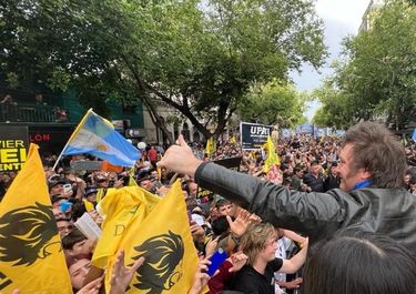 Las diez intendencias bonaerenses en la mira de Milei: la lista de postulantes