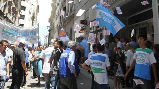 bancarios inician el primer paro nacional del ano y calientan la paritaria