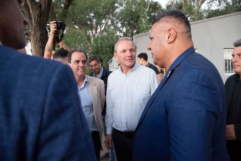 Juan Manuel Llamosas, Guillermo de Rivas y Claudio Chiqui Tapia en la inauguración del nuevo predio de Estudiantes de Río Cuarto.
