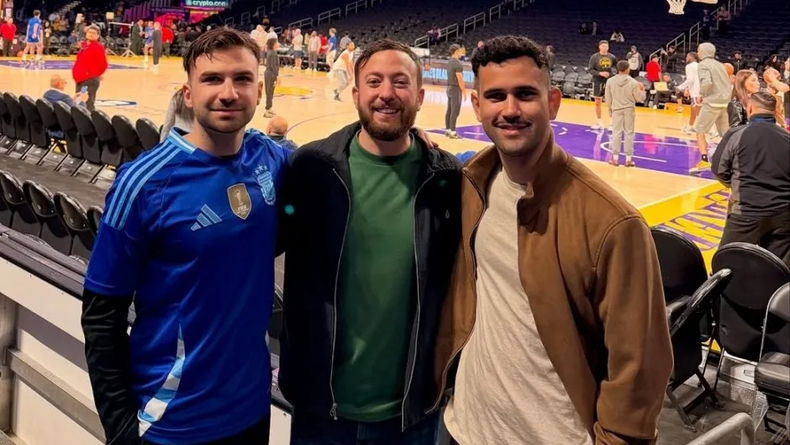 Agustín Laje, de la Fundación Faro, junto a Mauricio Novelli, personaje clave en la trama de la criptoestafa.