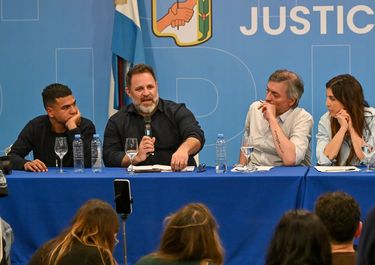 Chubut: Glinski se mostró con Kirchner para defender a Comodoro y Bowen tendió puentes con Pesatti