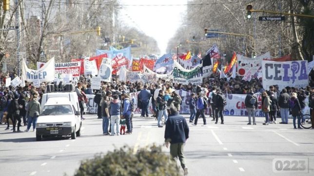 en las grandes ciudades bonaerenses tambien se marcho por la educacion publica