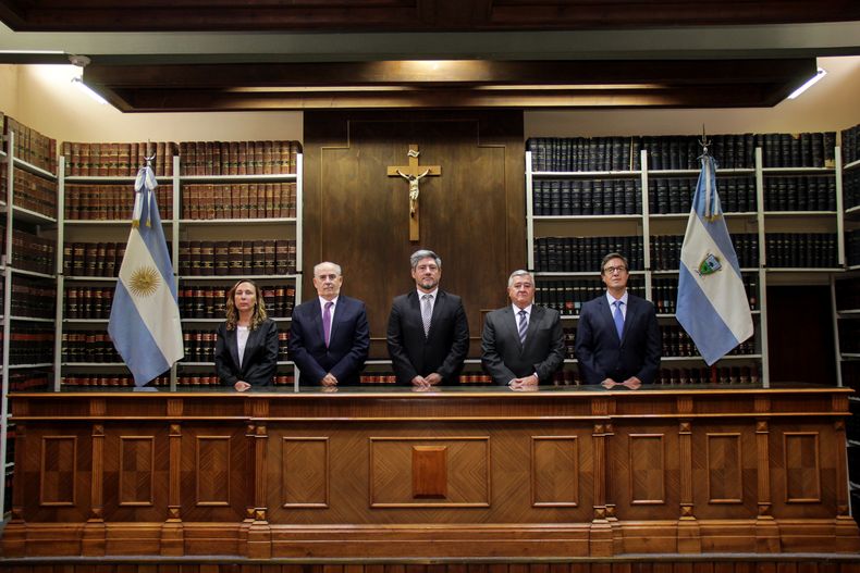 El STJ de La Pampa tomó la decisión por unanimidad: Verónica Campo, Eduardo Fernández Mendía, José Sappa, Hugo Díaz y Fabiricio Losi definieron la obligación de aportar el 10% del sueldo.