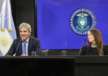 Toto Caputo refuerza el blindaje de la inocencia fiscal para rescatar los dólares del colchón