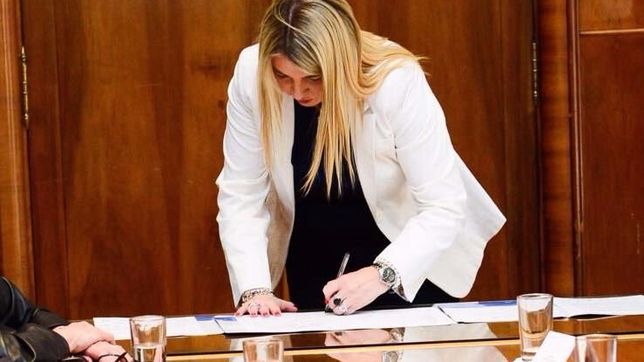 bertone congela los sueldos politicos en tierra del fuego