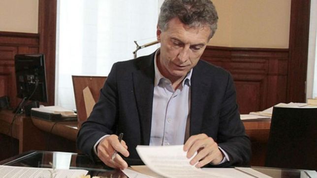 macri firmo el decreto del bono: en cuotas y a cuenta de paritarias