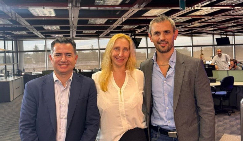 Gabriel Bornoroni recibió a Karina Milei y Martín Menem.