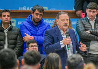 Ricardo Quintela comenzó a pagar salarios públicos con cuasimonedas.  Ricardo Quintela comenzó a pagar salarios públicos con cuasimonedas.