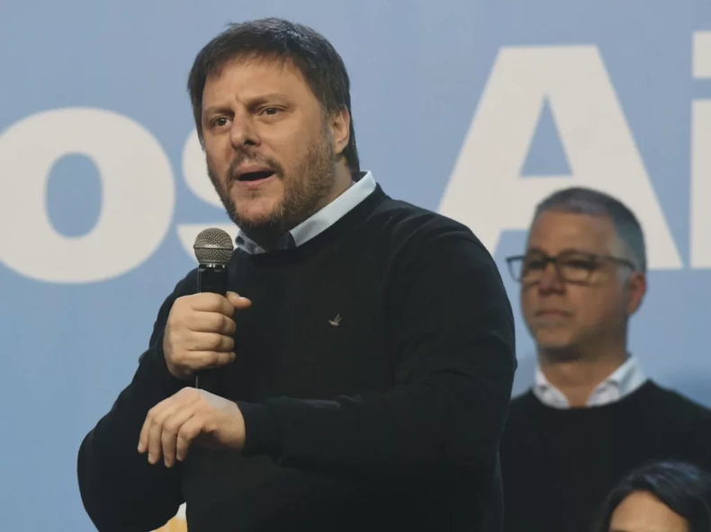 Juan Manuel Olmos y la consultora Ana Iparraguirre, son los cerebros detrás del cambios de estrategia del peronismo de la Ciudad de Buenos Aires.