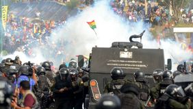 El partido de Evo presiona por el regreso de los militares a los cuarteles