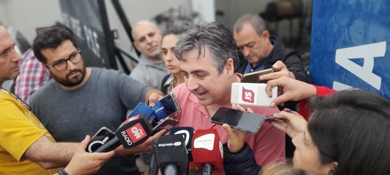 Pablo Cococcioni, ministro de Seguridad y Justicia durante el traslado de presos este miércoles.