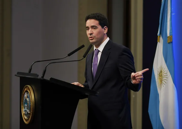 El vocero Adrián Ravier perdió la confianza de Karina Milei.
