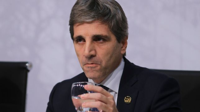 caputo sale a apagar el fuego de las lebac con un bidon de nafta