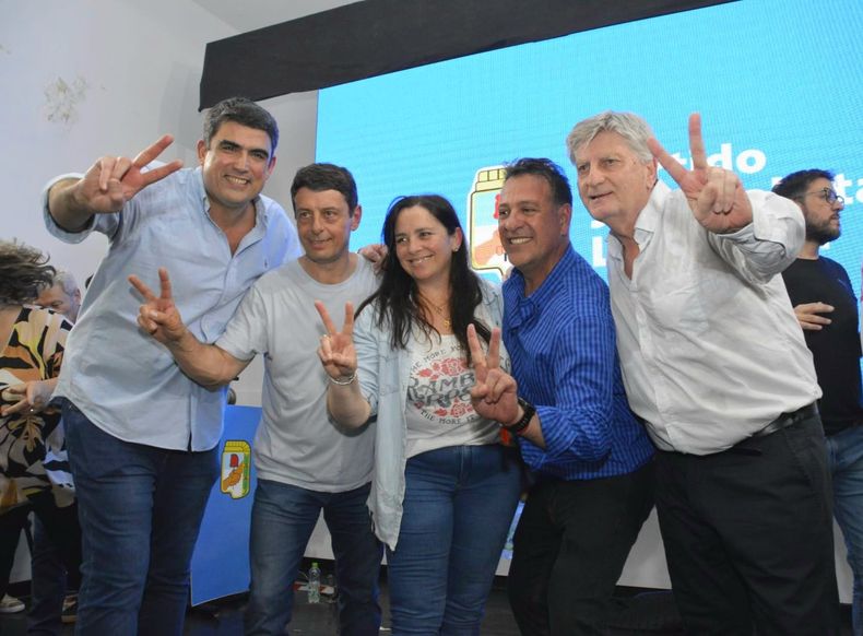 El gobernador de La Pampa, Sergio Ziliotto, junto a figuras de su riñón: el senador Daniel Bensusán, el diputado Ariel Rauschenberger, la secretaria de Género, Patricia Labourié, y el ministro Pascual Fernández.