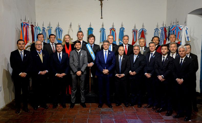 Javier Milei, junto a gobernadores en 2024.