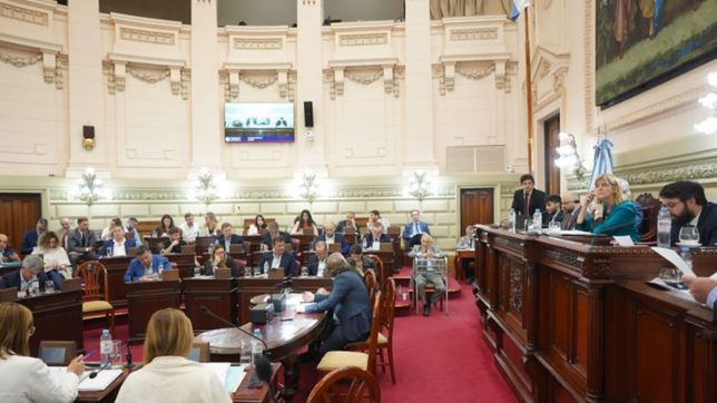 rebelion en la granja opositora: la ucr se dobla y el ps hace su juego