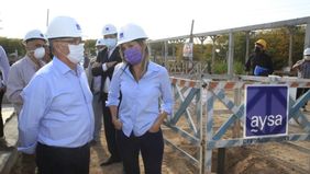Malena Galmarini recorrió obras en Ituzaingó y firmó convenio con Descalzo