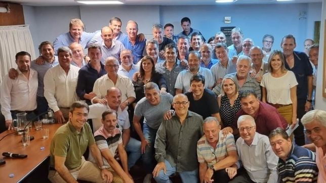 Rodrigo de Loredo con intendentes de la UCR de Córdoba