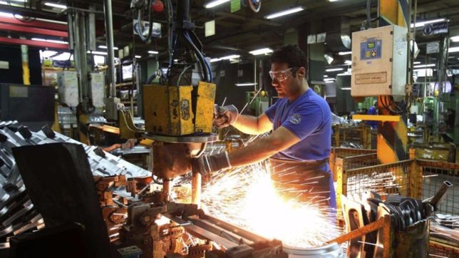la actividad industrial se desplomo 9,4% en noviembre, segun la uia