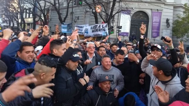 tras la represion, los trabajadores apuntan contra macri y vidal y anuncian paro
