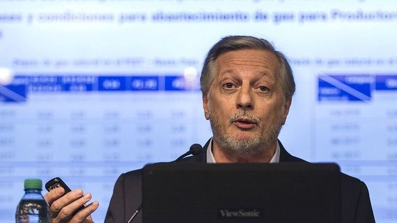 Aranguren adelantó el tarifazo en el gas y buscan frenarlo con un amparo