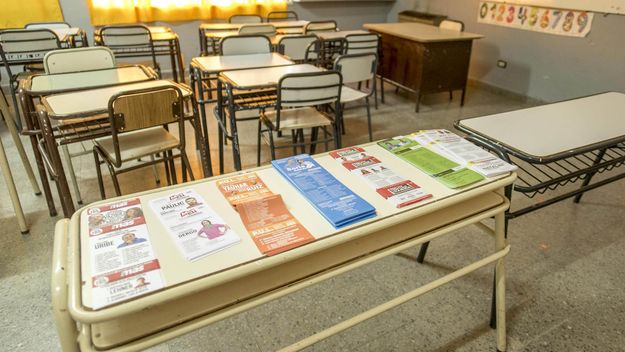 La Libertad Avanza instala la boleta única de papel en Río Negro y busca desplazar el viejo sistema de votación.