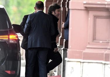 Javier Milei, ingresando a la Casa Rosada.