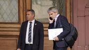 Toto Caputo sale de la Casa Rosada
