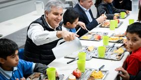 Martín Llaryora anunció que 150 estudiantes de la escuel Alejandro Carbó se sumaron al programa alimentario Paicor