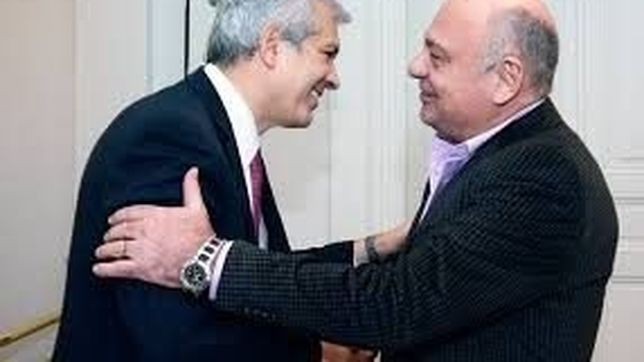 dominguez se muestra con el delfin de giustozzi y agita la cruda interna del fpv